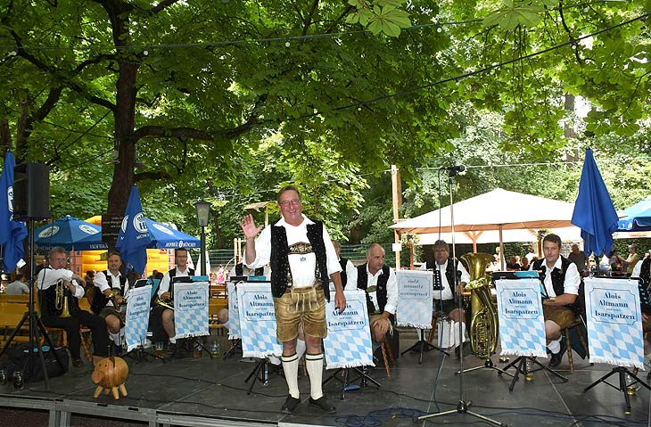 Alois Altmann mit seinen Isarspatzen (©Foto: Ingrid Grossmann)